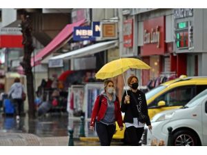 Antalya’da yağışlı hava hayatı olumsuz etkiledi