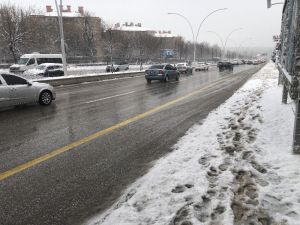 Ankara’da Yoğun Kar Yağışı Hayatı Olumsuz Etkiledi