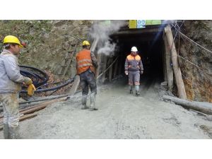 Maden Ocağında Göçük Altında Kalan İşçi Yaralandı