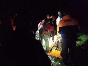 Yayladaki hastaya 60 metrelik kayalıklardan nefes kesen kurtarma operasyonu