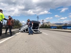 Takla Atan Otomobilden Hafif Yaralı Kurtuldu