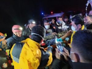 Kaybolduktan 38 saat sonra kaza yaptığı yerde yaralı halde bulundu