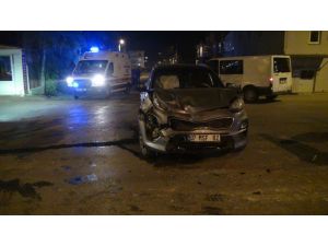 Cip ile minibüs çarpıştı: 1 yaralı