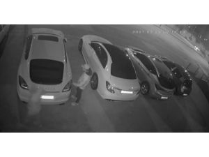 25 Saniyede Lüks Otomobilin 50 Bin Liralık Farlarını Çaldılar