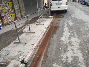 Depodan Akan Kan Ve Kötü Koku Ekipleri Alarma Geçirdi