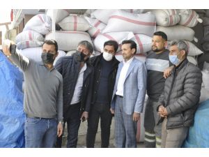 Muhtarın Gözleri Van Kedisini Andırıyor