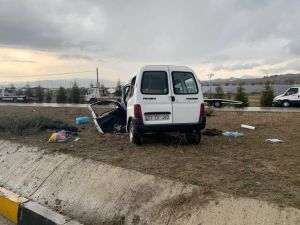 Isparta’da Trafik Kazası: 3 Ölü, 8 Yaralı (1)