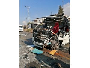 Otobüs İle Minibüs Çarpıştı: 4 Yaralı