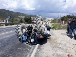 Altınözü’nde Traktör Devrildi: 2 Yaralı