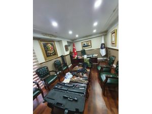 Kendilerini Devlet Adamı Olarak Tanıtan Suç Örgütüne Yapılan Operasyonda 7 Kişiye Gözaltı