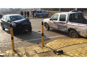 Konya’da Pikapla Otomobil Çarpıştı: 2 Yaralı