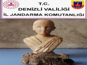Yaptıkları Sahte Heykeli Tanımayınca Yakayı Ele Verdiler