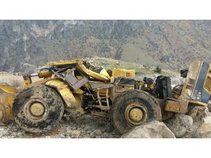 İş Makinası Uçuruma Yuvarlandı: 1 Yaralı