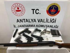 Jandarmadan uyuşturucu ve silah operasyonu