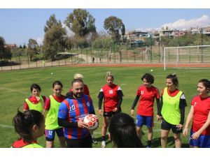 Hasan Şaş’tan Kadın Futbolculara Teknik Direktörlük Sözü