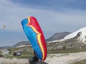 Kanadı Kapanan Paramotor Zemine Çakıldı