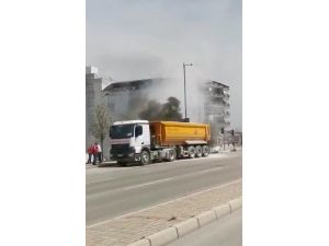 Patladıktan Sonra Alev Alan Lastik Paniğe Neden Oldu