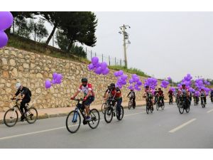 Pedalları Kanser Hastaları İçin Çevirdiler, Gökyüzüne Mor Balonlar Uçurdular