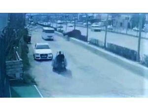 Bayan Sürücünün Kullandığı Otomobil Bariyeri Aşıp Seyir Halindeki Minibüse Çarptı: 7 Yaralı