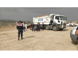 Yanaştırmak İstediği Kamyonun Altında Can Verdi