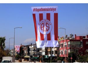 Antalyaspor Bayrakları Caddeleri Süslüyor