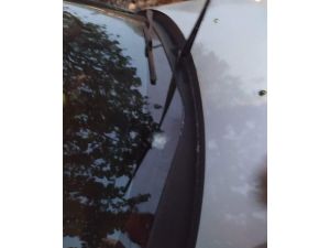 Park Halindeki Otomobile Yorgun Mermi Düştü