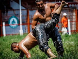 Güreşçi oğlunu kazada kaybeden annenin kaza yerinde gözü yaşlı adalet isteği