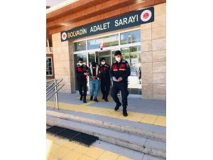 6 Yıldır Aranan Şahıs Otomobil Bagajında Kaçmaya Çalışırken Yakalandı