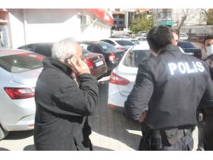 Evine Taksi Gönderilen Emekli Gurbetçiyi Bankanın Güvenlik Görevlisi Dolandırılmaktan Kurtardı