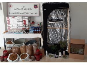 Kaçak alkol ve uyuşturucu madde üreterek satışını yapan 3 kişi gözaltına alındı