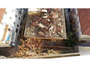 Ankara’da Çökme Tehlikesi Bulunan Binada Korkutan Görüntüler