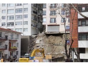 İstinat Duvarı Çöken Bina Sakinleri Mağduriyetlerini Anlattı: