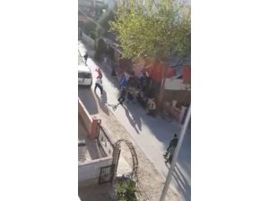 Komşuların taşlı sopalı kavgası cep telefonu kamerasında
