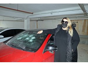 Öfkeli genç, Rus kadının lüks aracını hurdaya çevirip cep telefonuyla da kaydetti