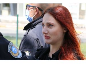 Polis noktasında erkek arkadaşına ceza yazıldığını düşünüp, gözyaşlarını tutamadı