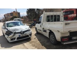 Otomobil İle Pikap Çarpıştı: 1 Yaralı