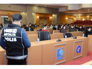 Antalya’da “Narkorehber’ler” uyuşturucuyla mücadeleyi anlatıyor
