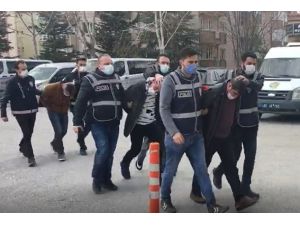 Polis Kılığında Eve Girip 6 Parça Değerli Taşı Gasp Ettiler