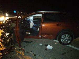 Karşı Şeride Geçen Otomobil Tıra Çarptı: 1 Yaralı