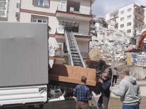 Yıkılan Açelya Apartmanı’nın Etrafındaki Binalar Eşya Taşınması İçin Açıldı