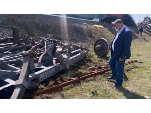 Pozantı’daki Kaza Arızalanan Tren İteklenirken Meydana Geldi