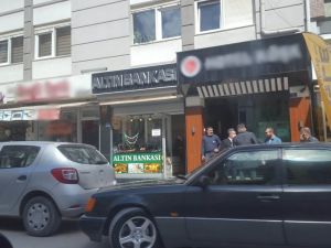 Kuyumcuya Müşteri Gibi Gelen Şüpheli 3 Bilezik Çalıp Kaçtı