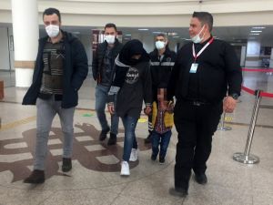 İki Çocuğunu Hastanede Bırakıp Kaçtı