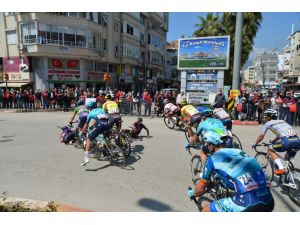56. Cumhurbaşkanlığı Türkiye Bisiklet Turu’nda Kaza Ucuz Atlatıldı
