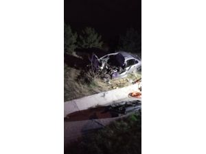 Otomobil Kamyona Arkadan Çarptı: 1 Ölü