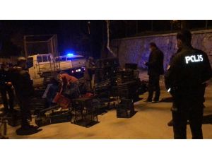 Babasıyla Birlikte Manavın Plastik Kasalarını Çaldı “Annem Duysa Kalbine İner” Dedi