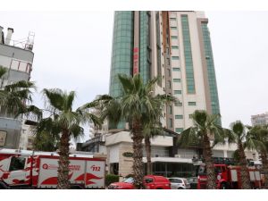 Antalya’da 11 katlı otelin çatısından çıkan dumanlar korkuttu