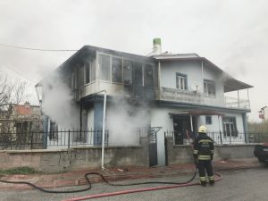 Konya’da Çakmakla Perdeyi Tutuşturan Çocuk Müstakil Evi Yaktı