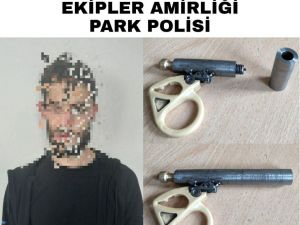 Şüpheli Şahsın Üzerinden Suikast Silahı Çıktı