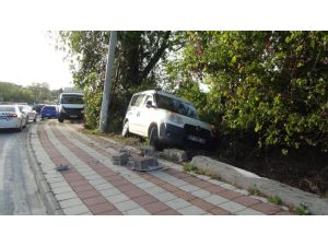Kaza yapan sürücü aracı bırakıp kaçtı